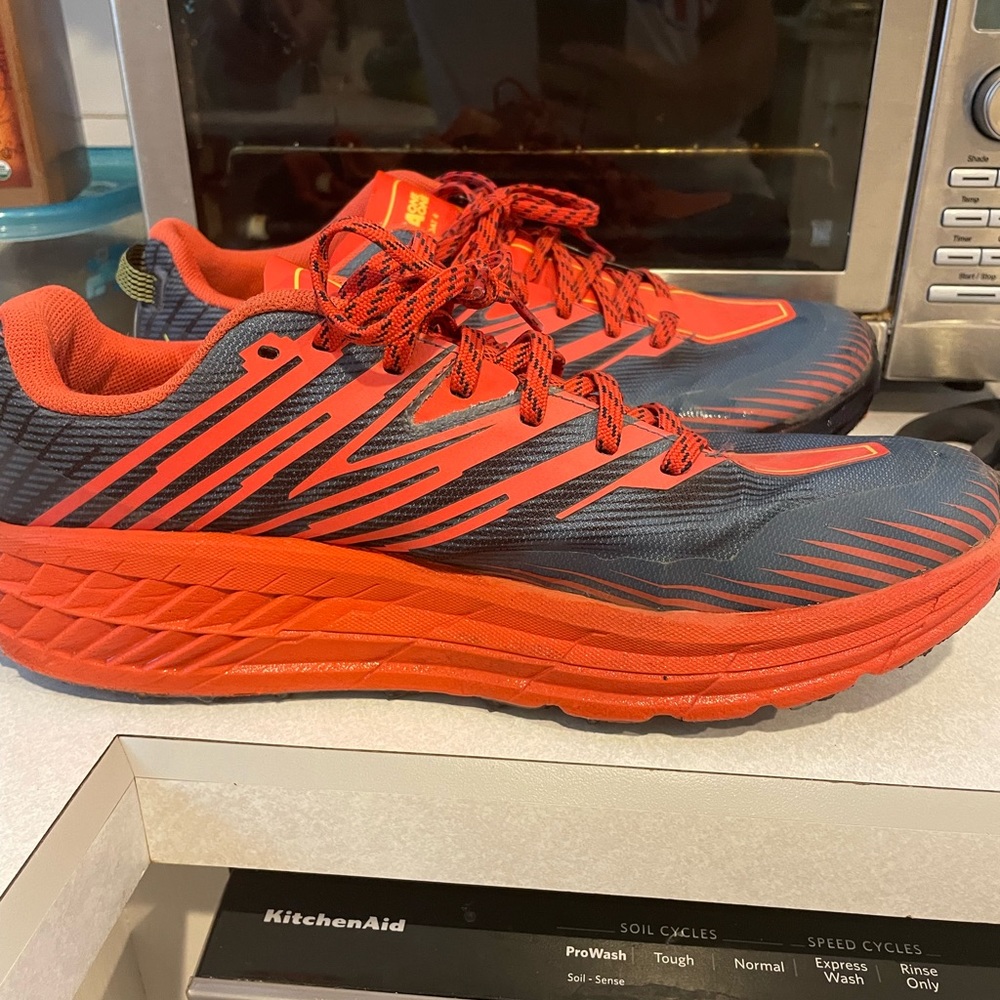 Hoka Speedgoat 4 Barely Worn! No wear on the tread.